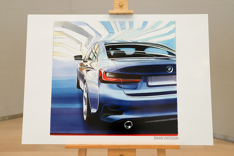 会場に並べられたデザインスケッチのパネル