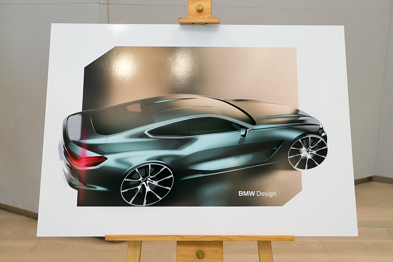 会場に並べられたデザインスケッチのパネル