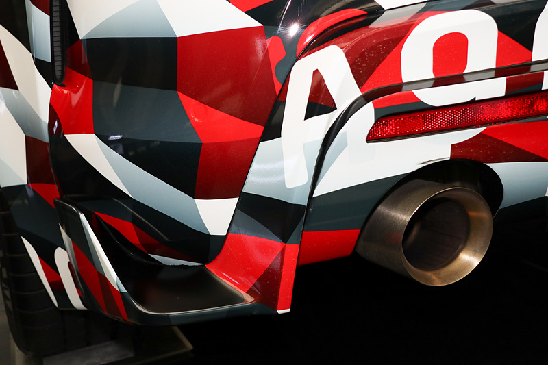 前後バンパーもエアロ形状となっている