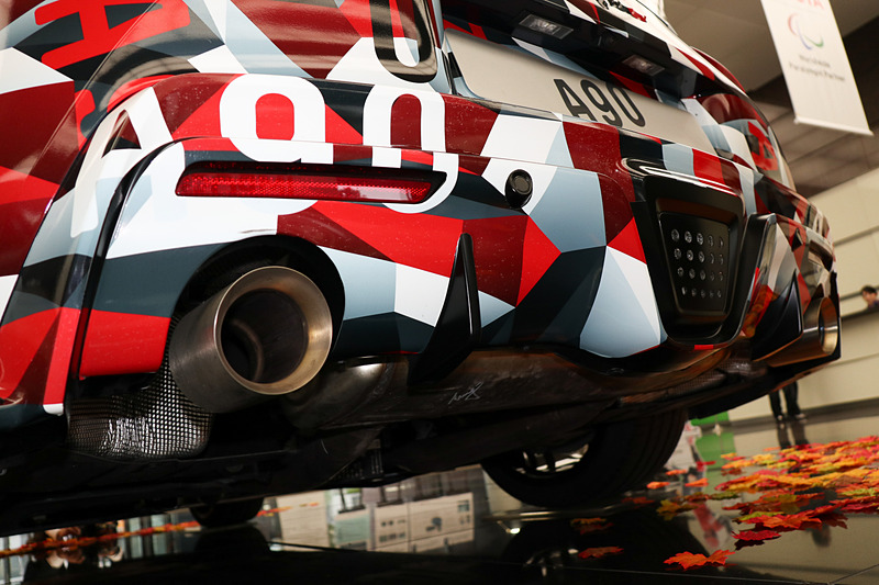 マフラーエンドを左右両側から出すスタイル