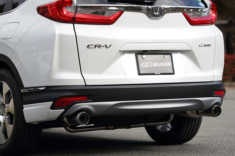 左右2分割タイプの「リアアンダースポイラー」はカラード仕上げで5万9400円