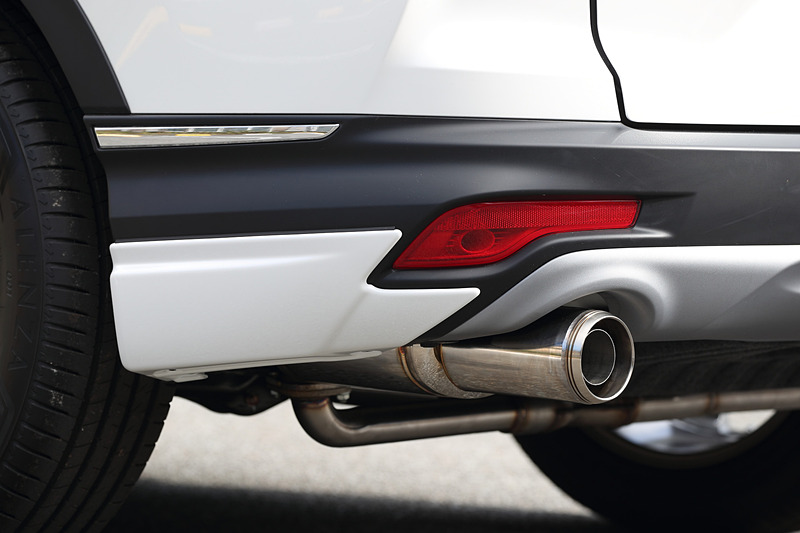 左右2分割タイプの「リアアンダースポイラー」はカラード仕上げで5万9400円