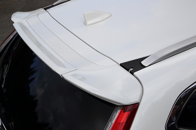 左右と中央の3分割タイプとなる「アッパーウィング」。カラード仕上げは7万3440円、未塗装は6万8040円