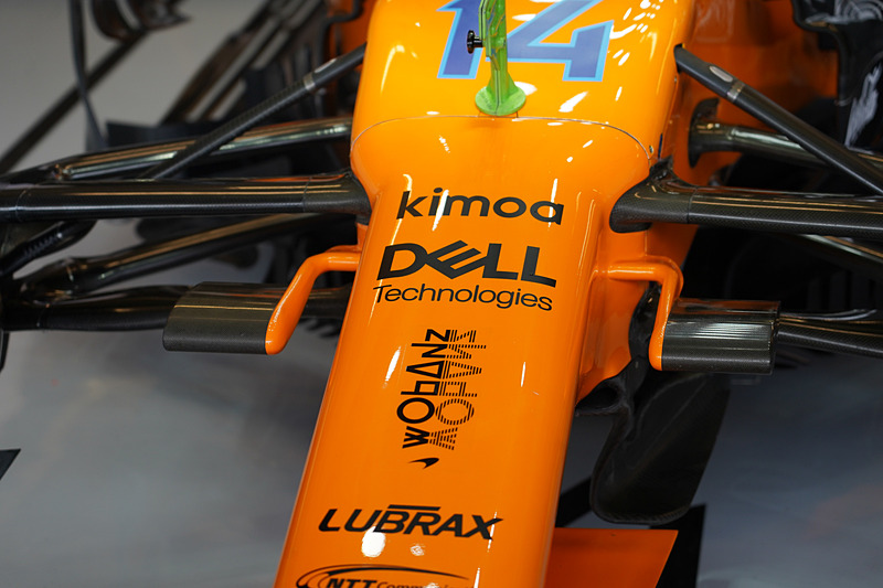 「MCL32」のノーズに書かれているSHADOWのロゴ