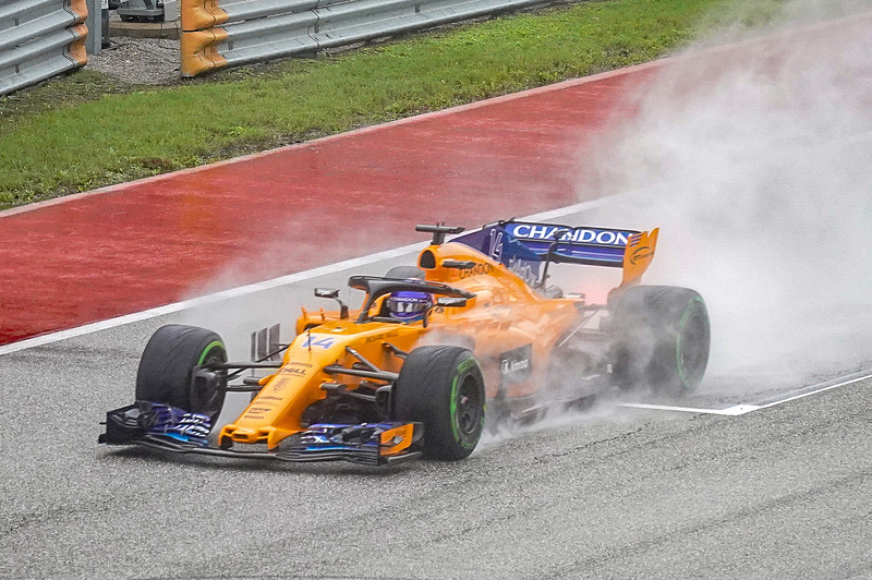 アメリカGPのFP2を走るマクラーレンのフェルナンド・アロンソ選手