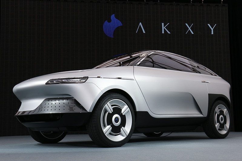 旭化成とGLMが共同開発したコンセプトカー「AKXY（アクシー）」