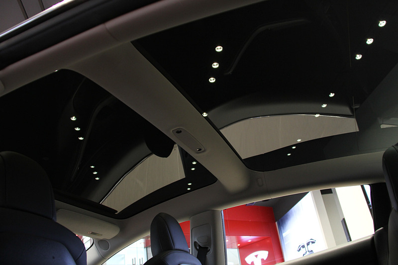 ルーフはガラス製