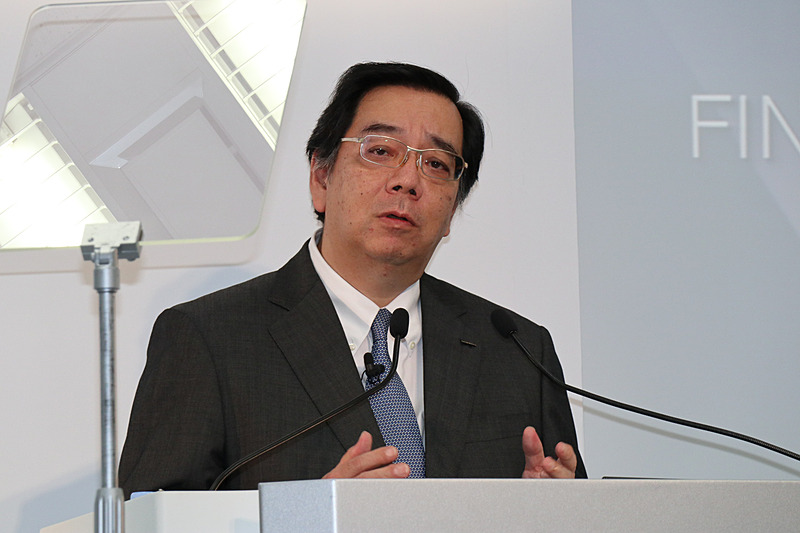 質疑応答でコメントする軽部氏