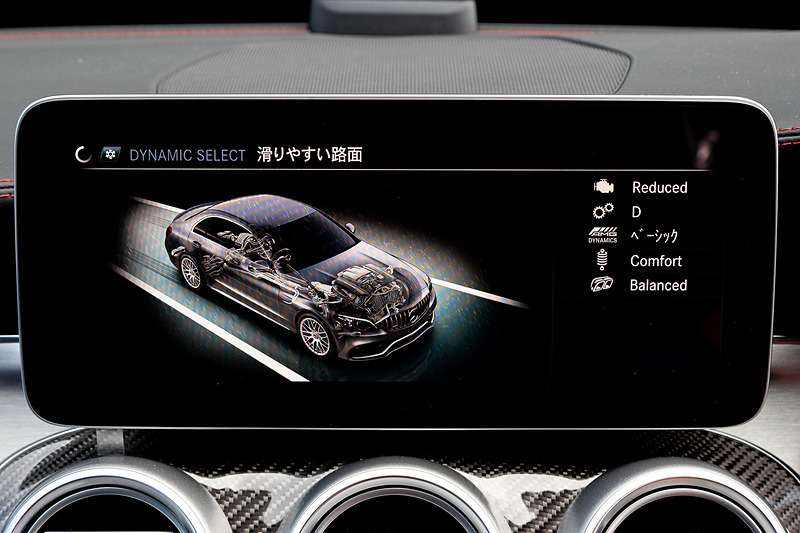 ダイナミックセレクトの走行モード。「Comfort」「Sport」「Sport＋」「Race」「Individual」「Slippery」が用意され、ステアリングの「AMGドライブコントロールスイッチ」で走行モードを選択可能