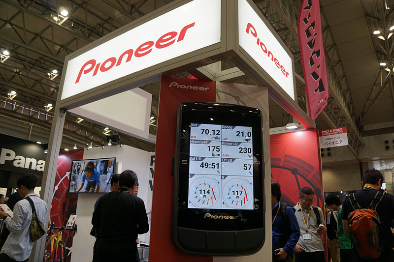 自動車関連ではパイオニアがサイクルコンピュータを出展