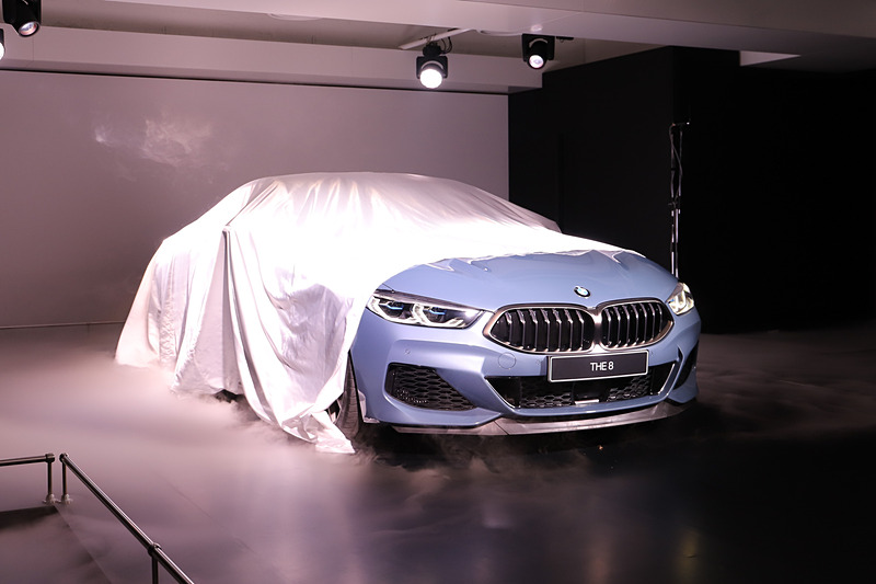 発表会は車両のアンベールから始まった