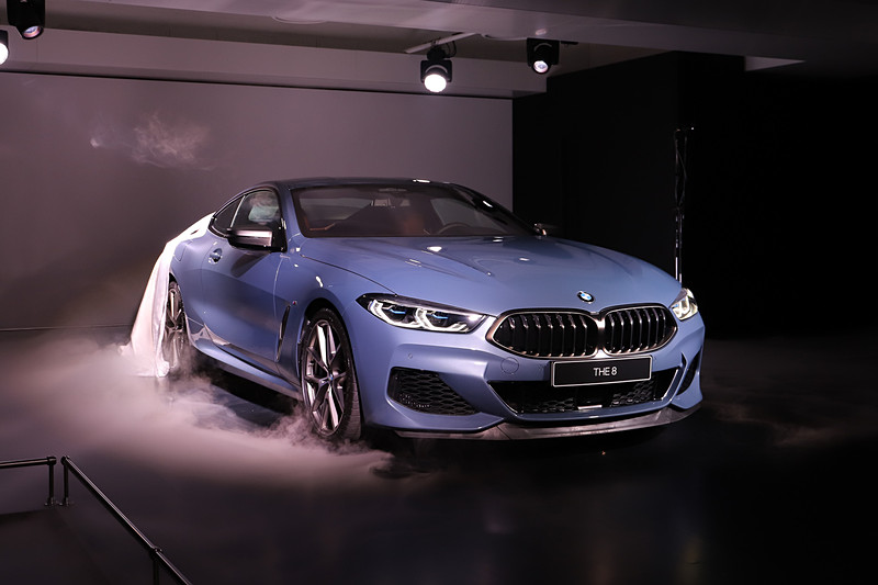 発表会は車両のアンベールから始まった