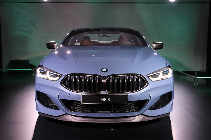 8シリーズ クーペのボディサイズは4855×1900×1345mm（全長×全幅×全高）で、ホイールベースは2820mm