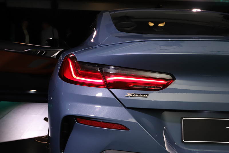 LEDリアランプは立体的なL字型の意匠を採用