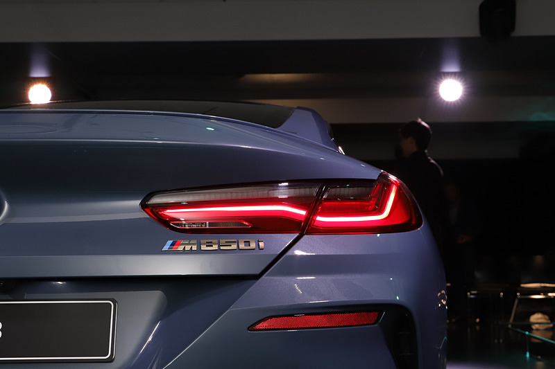 LEDリアランプは立体的なL字型の意匠を採用