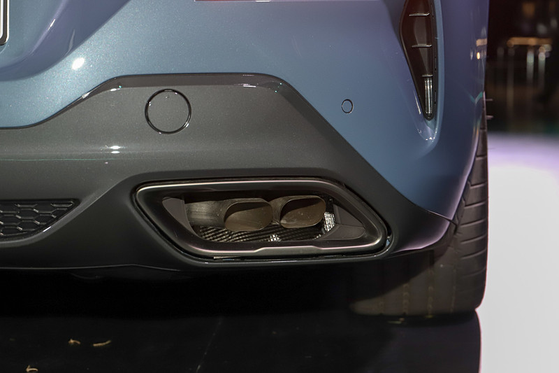 エキゾーストは左右2本出し