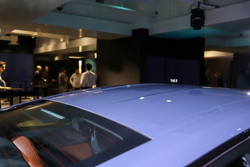 ルーフトップはダブル・バブル・ルーフ・ラインを採用