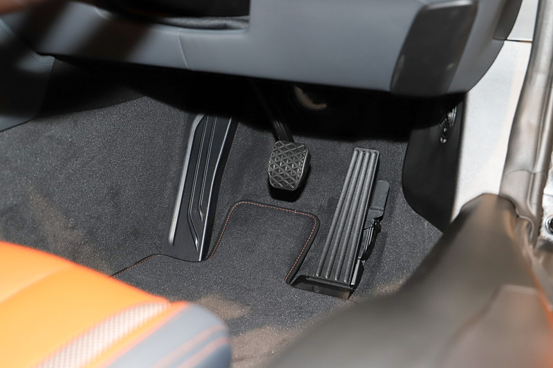 i8 ロードスターのインテリア