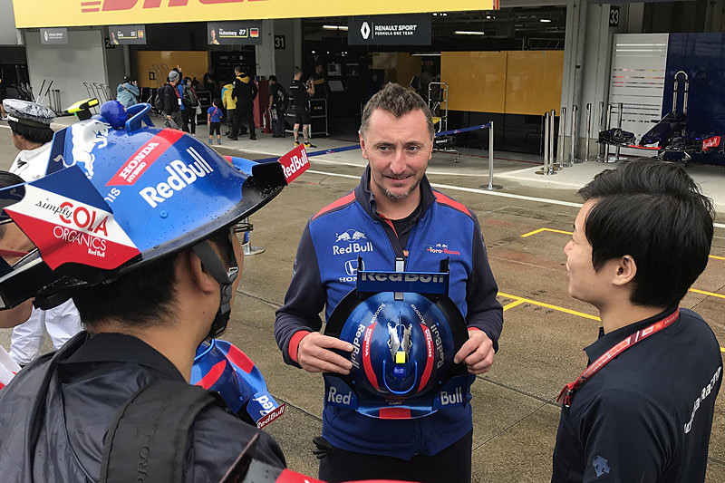 トロロッソは日本人スタッフを連れて受け取りに来てくれた