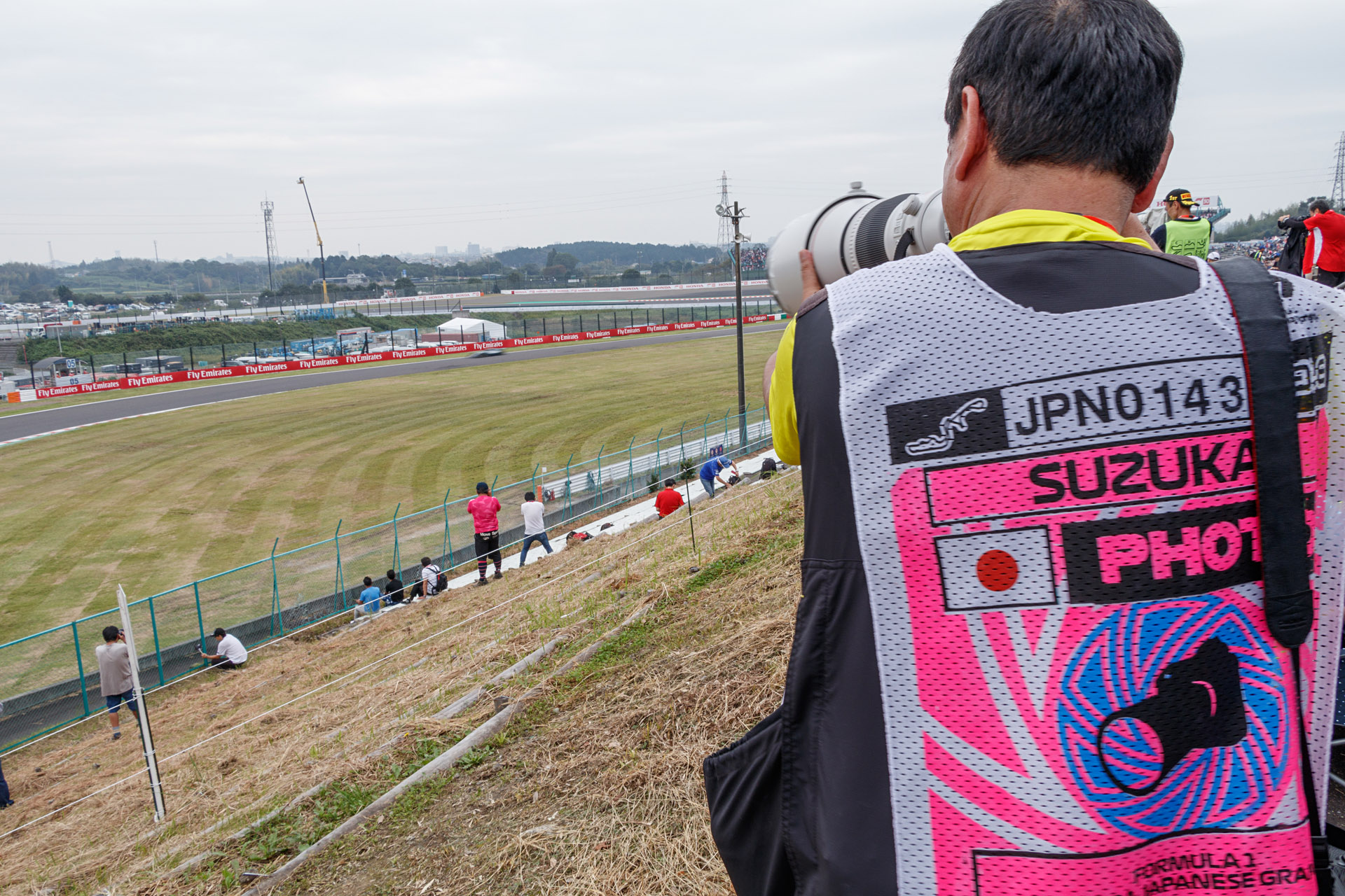 S字カメラマンエリアの土手から撮影