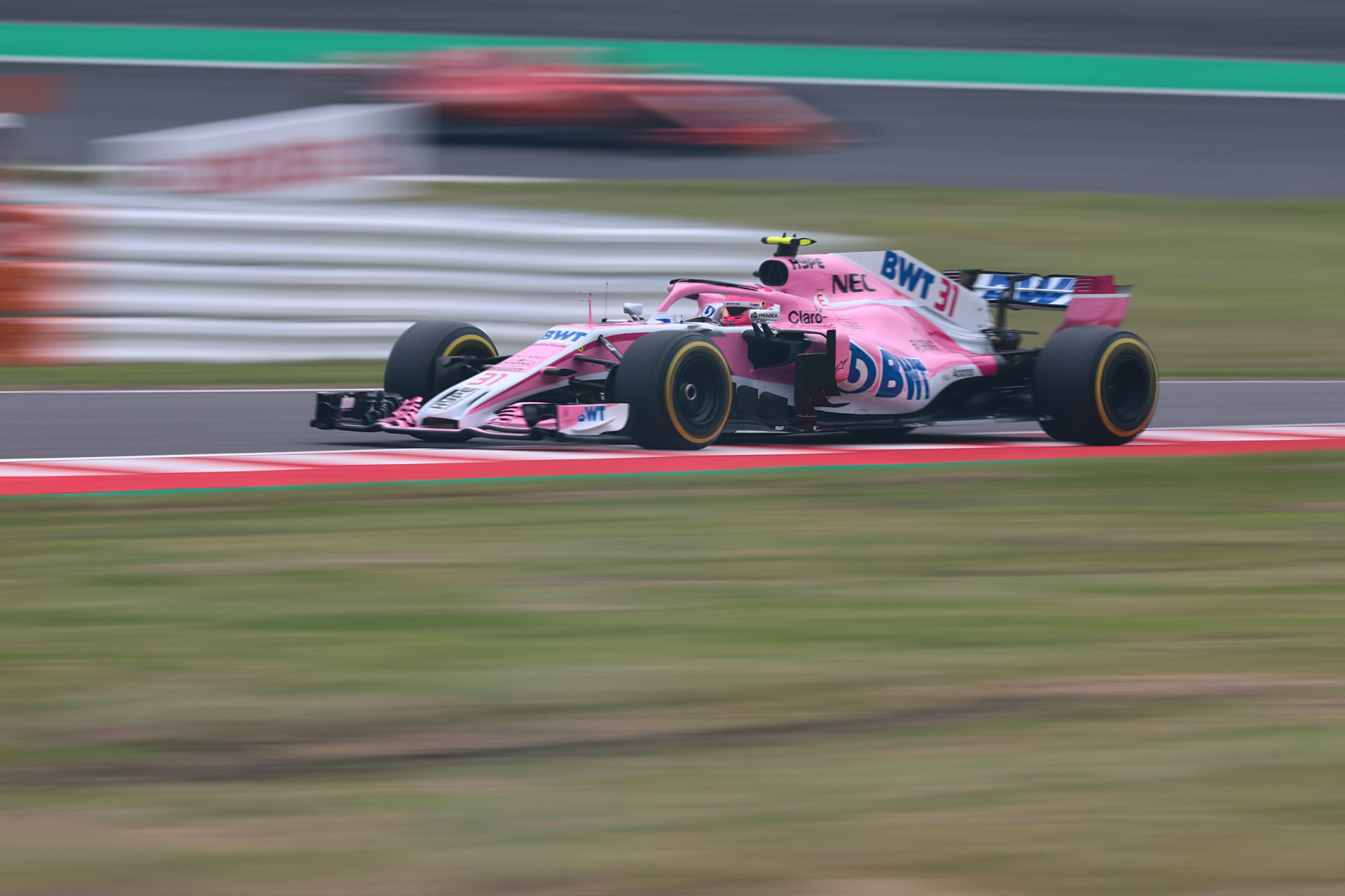 シャッター速度1/60秒で流し撮り