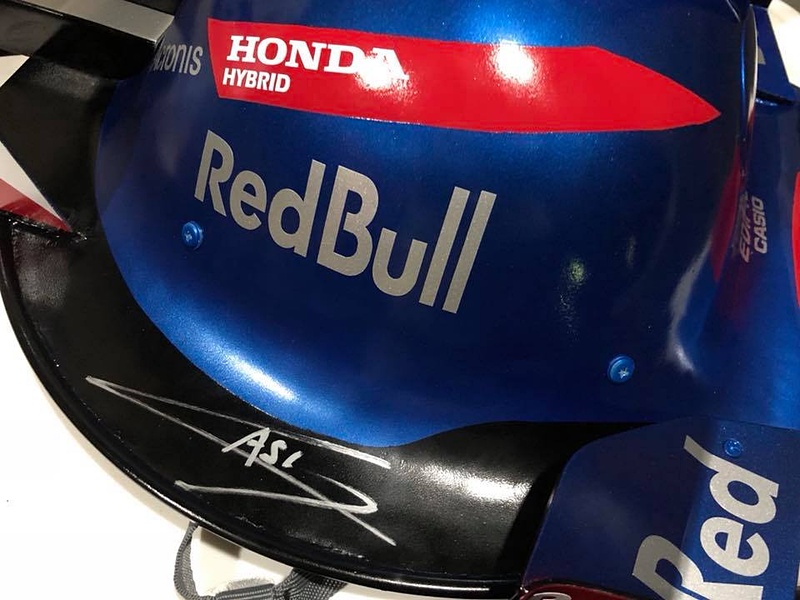 ガスリー選手とハートレー選手のサイン