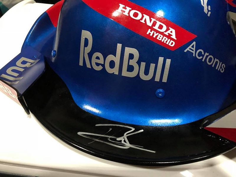 ガスリー選手とハートレー選手のサイン