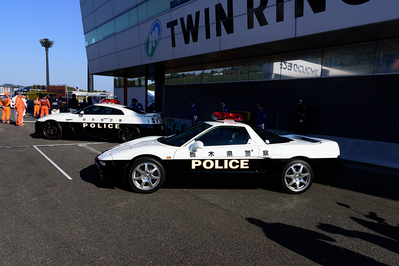 初代NSXパトカーとR35 GT-Rパトカーを一度に見られる