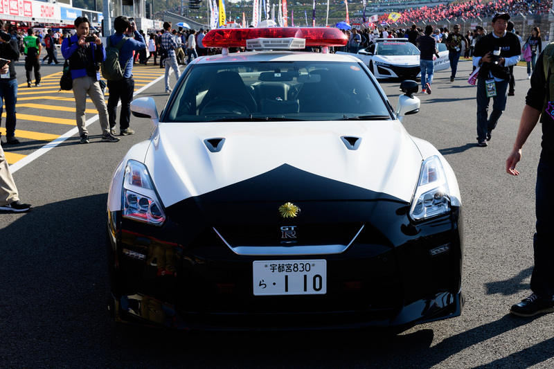 県警カラーがよく似合うR35 GT-R