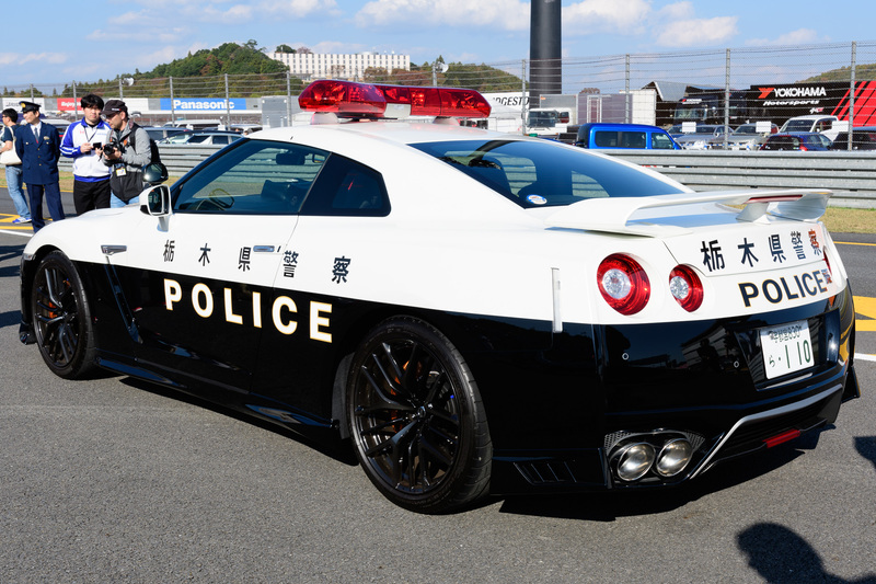 県警カラーがよく似合うR35 GT-R