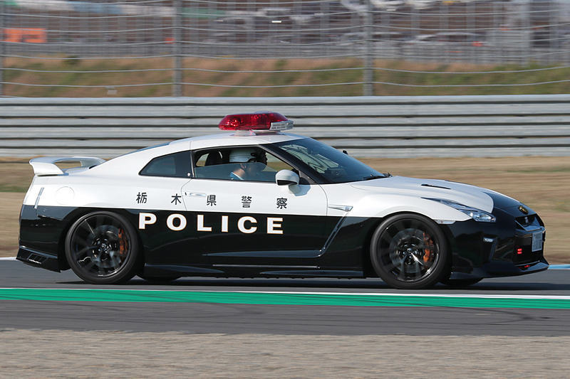 スタート直前、ツインリンクもてぎを走るR35 GT-Rパトカー