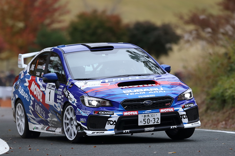 総合優勝 新井敏弘/田中直哉組“富士スバルAMS WRX STI”（スバルWRX STI）