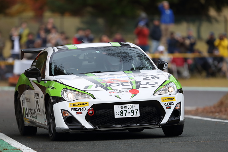JN-4クラスには元F1ドライバーでSUPER GTでもチャンピオンを獲得しているヘイキ・コバライネン選手が全日本ラリー2度目の参戦。コ・ドライバーは北川紗衣選手