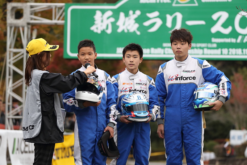 海外ラリーで活躍する勝田貴元選手も所属していた「カートショップ ぶるーと」の若手ドライバーによるデモレース