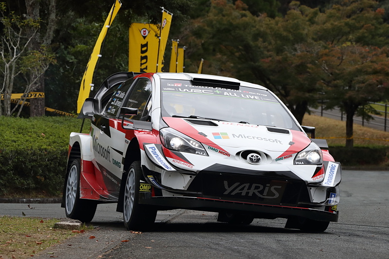 デモランでは、全日本ダートトライアルのチャンピオンマシンやWRCに参戦中のトヨタ・ヤリスWRCがダイナミックな走りを披露した