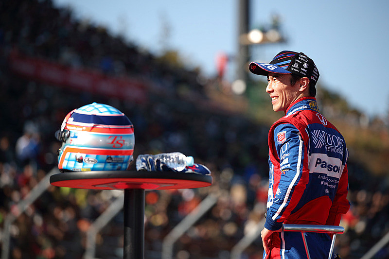 2017年は佐藤琢磨選手がデモランを披露