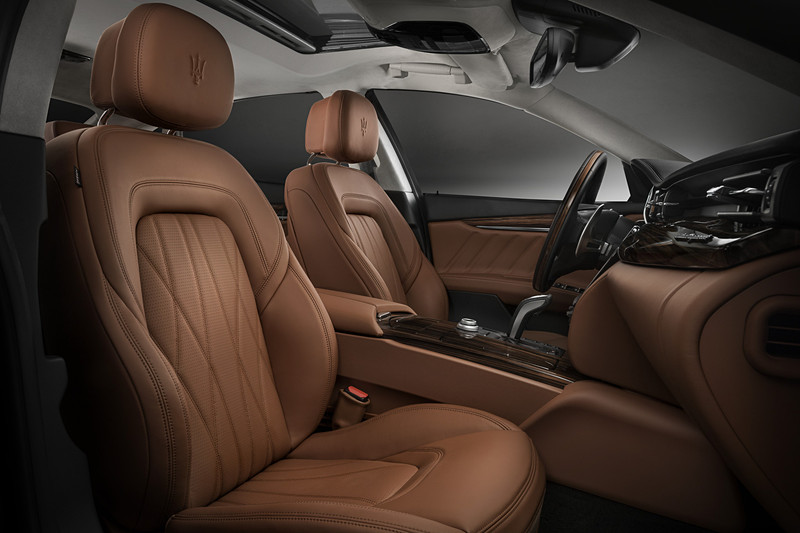 クアトロポルテ S Q4 グランルッソのインテリア