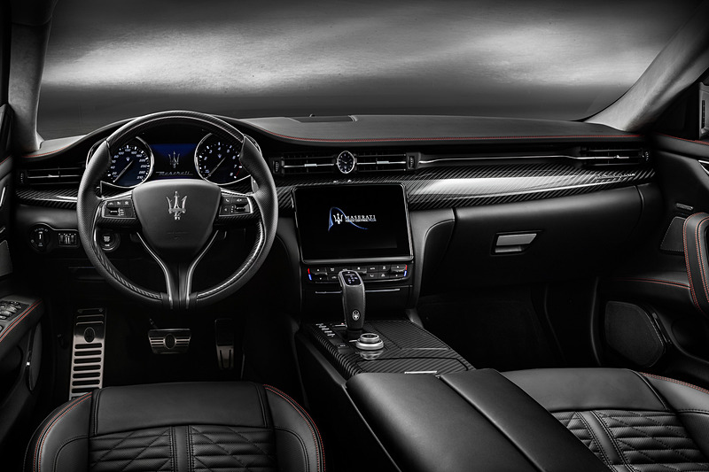 クアトロポルテ S Q4 グランスポーツのインテリア