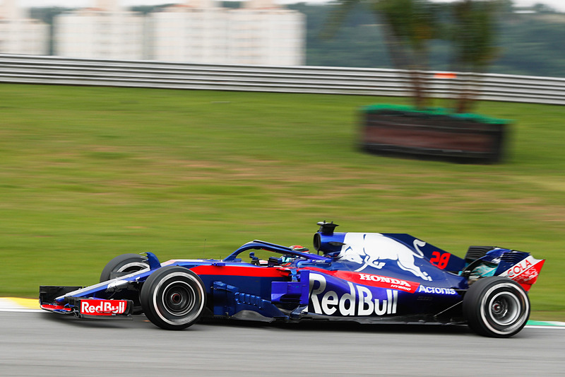 F1 第20戦 ブラジルGPでブレンドン・ハートレー選手がドライブするRed Bull Toro Rosso Hondaの「STR13」