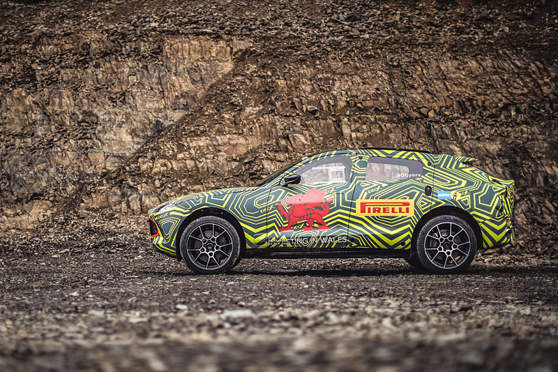 新型DBX プロトタイプ車