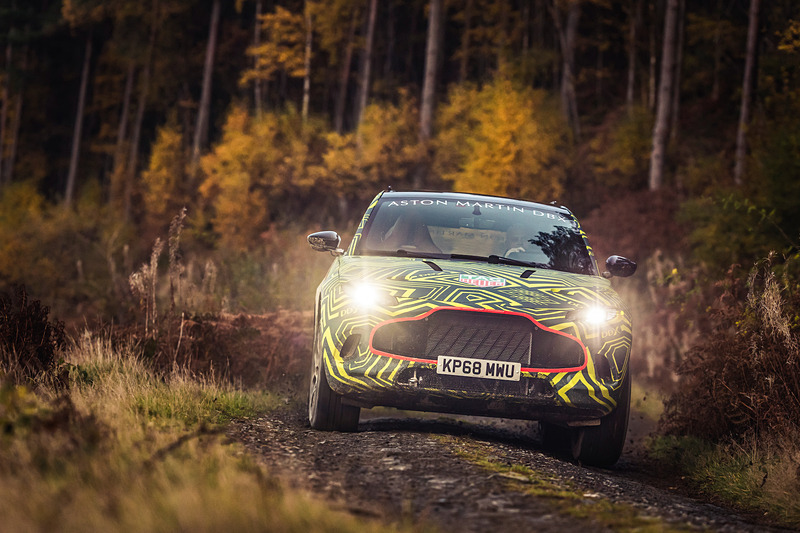 新型DBX プロトタイプ車