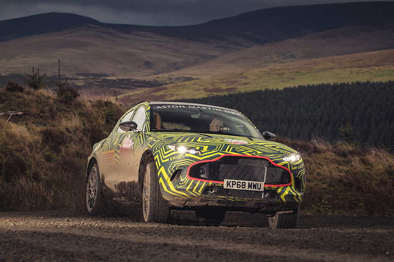 新型DBX プロトタイプ車