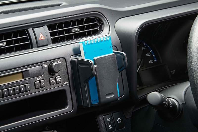 スマートフォンやメモ帳などが楽に置けるマルチホルダー