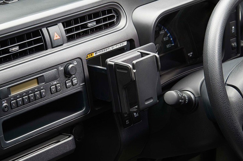 スマートフォンやメモ帳などが楽に置けるマルチホルダー