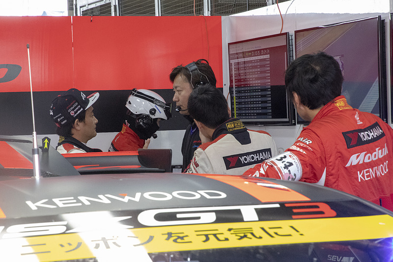 検討した結果、予選はソフトタイヤを使用することになった