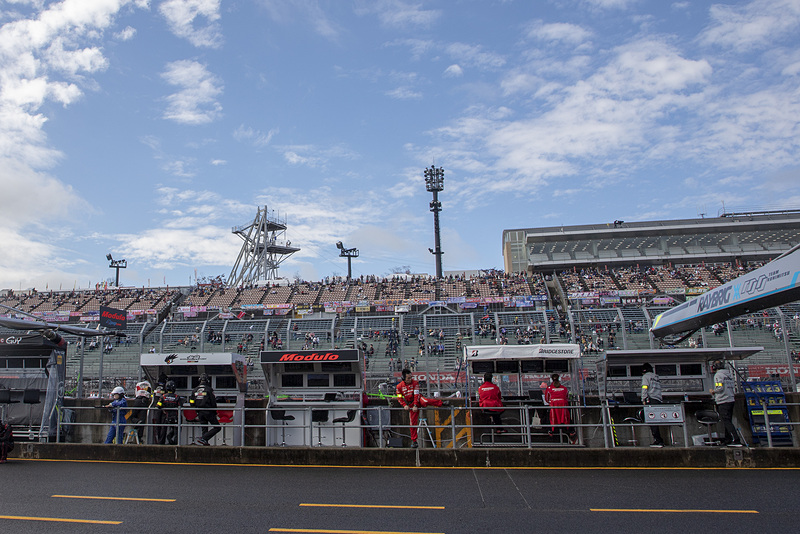 11月だが、Tシャツで過ごせるくらいの気温となった予選日