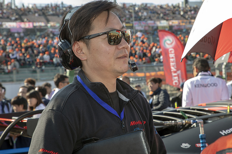 リラックスムードの道上選手とチョン監督