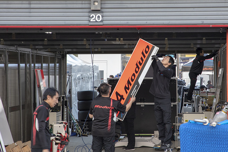 同時にピットでは片付けが始まっている。2018年シーズンが本当に終わってしまった