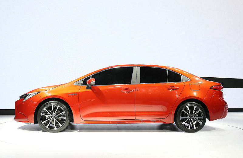 アクティブさを強調したスポーティモデル（北米、中国「レビン」、日本など）