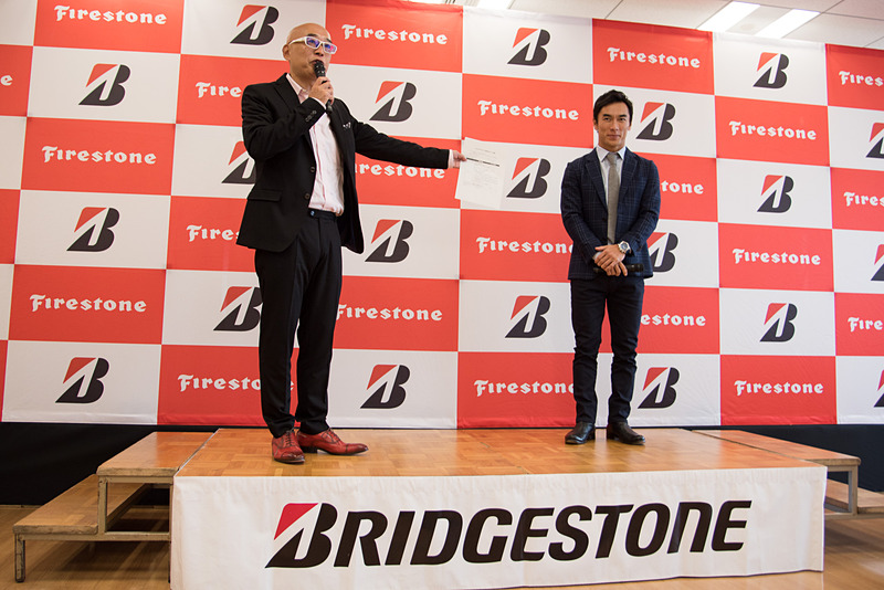 佐藤琢磨選手とDJのピストン西沢氏の対談という形で2018年シーズンの振り返りをブリヂストン社内で行なった